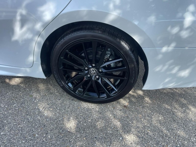 Toyota Camry Hybrid Vehicle Image 05