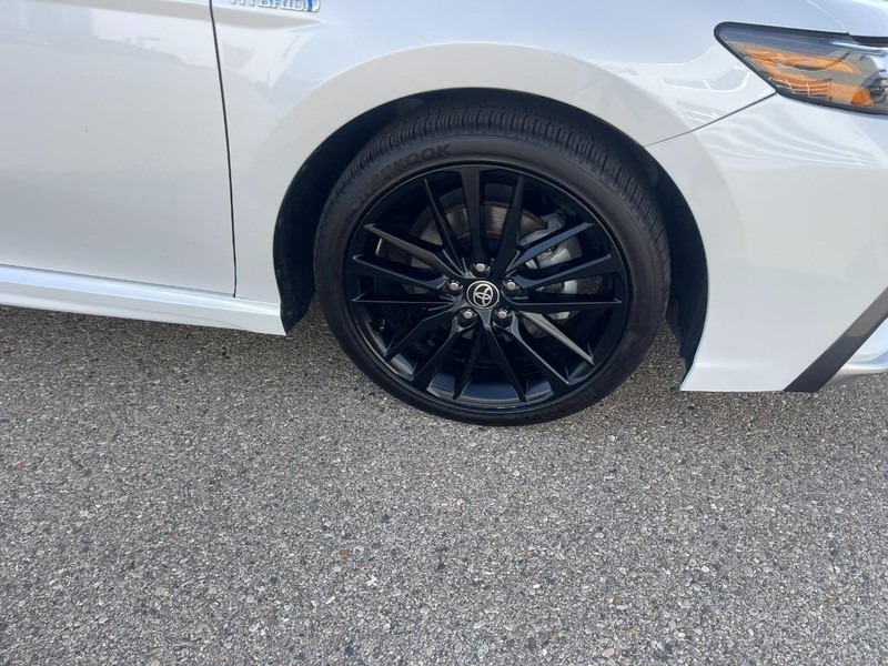 Toyota Camry Hybrid Vehicle Image 07