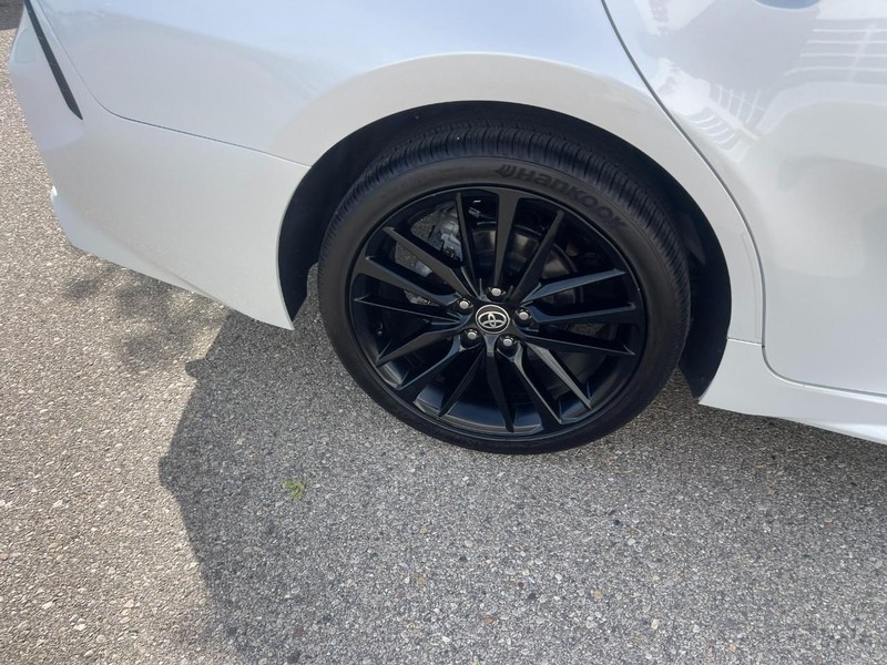 Toyota Camry Hybrid Vehicle Image 08