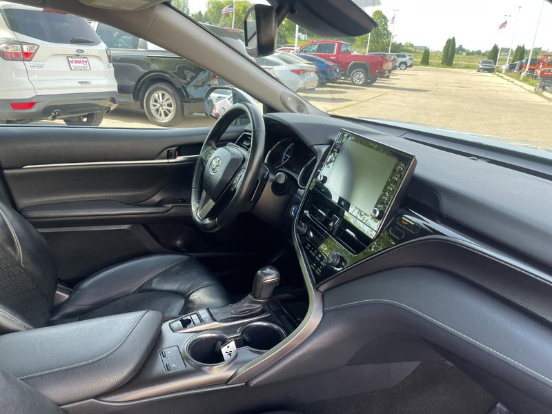 Toyota Camry Hybrid Vehicle Image 09