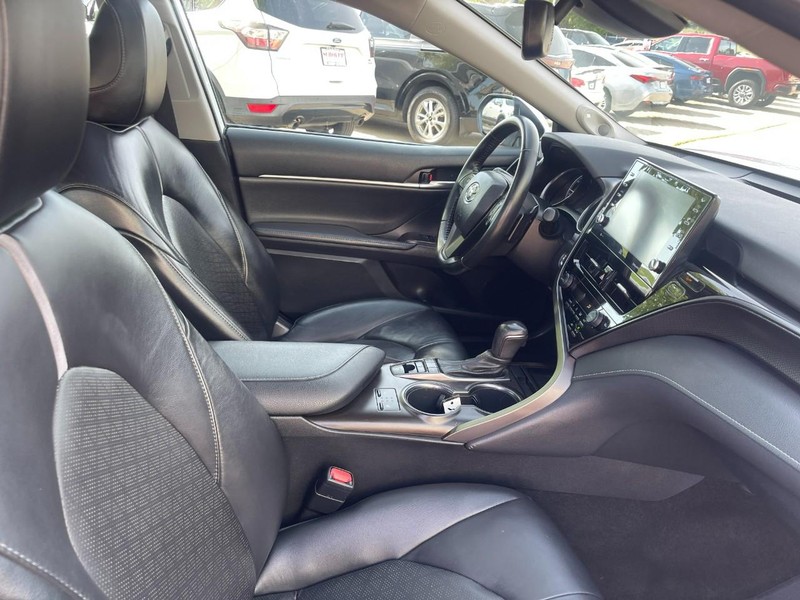Toyota Camry Hybrid Vehicle Image 11
