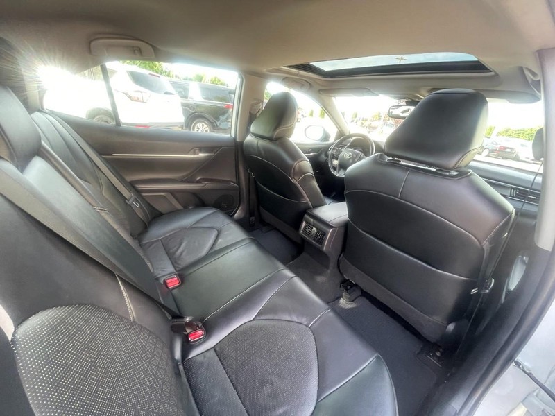 Toyota Camry Hybrid Vehicle Image 15