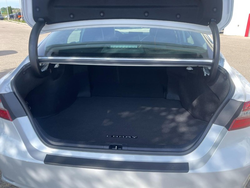 Toyota Camry Hybrid Vehicle Image 17