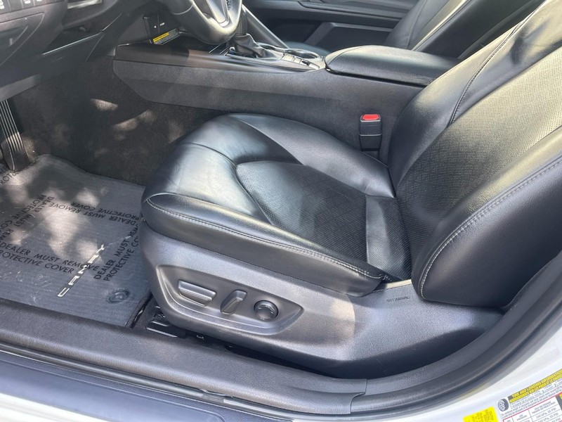 Toyota Camry Hybrid Vehicle Image 21