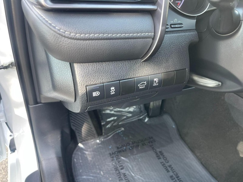Toyota Camry Hybrid Vehicle Image 23