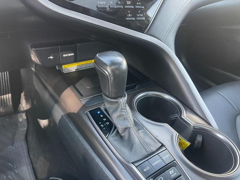 Toyota Camry Hybrid Vehicle Image 26