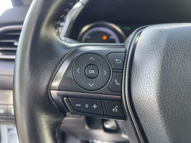 Toyota Camry Hybrid Vehicle Image 30