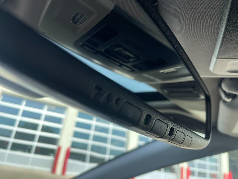 Toyota Camry Hybrid Vehicle Image 34