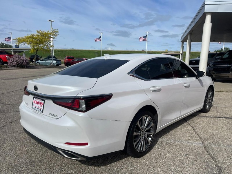 Lexus ES Vehicle Image 03