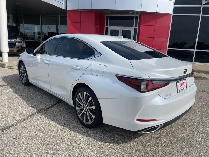 Lexus ES Vehicle Image 04