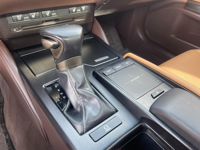 Lexus ES Vehicle Image 28
