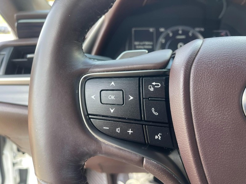 Lexus ES Vehicle Image 33