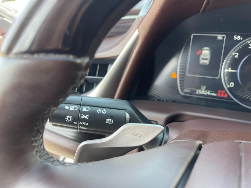 Lexus ES Vehicle Image 35