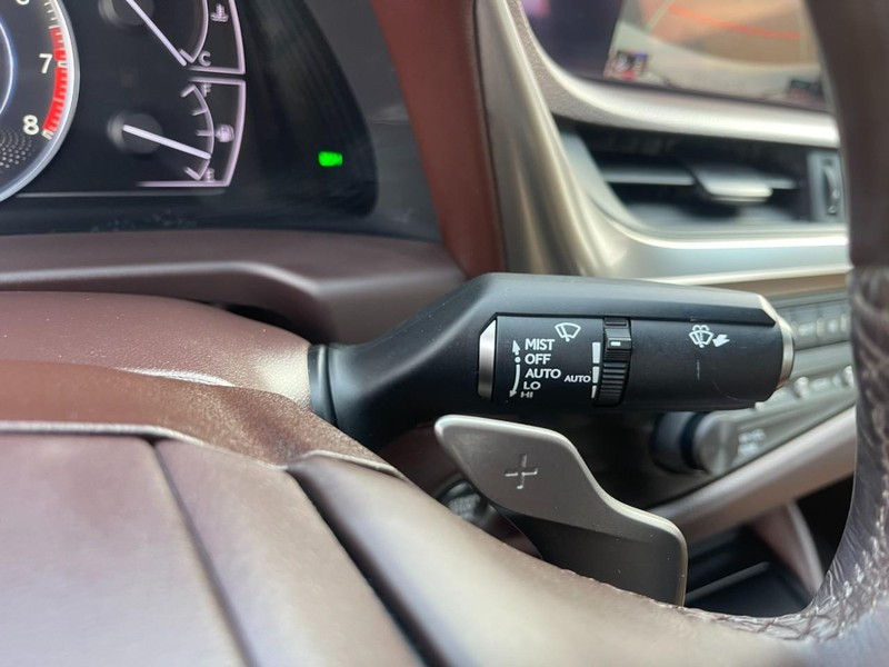 Lexus ES Vehicle Image 36