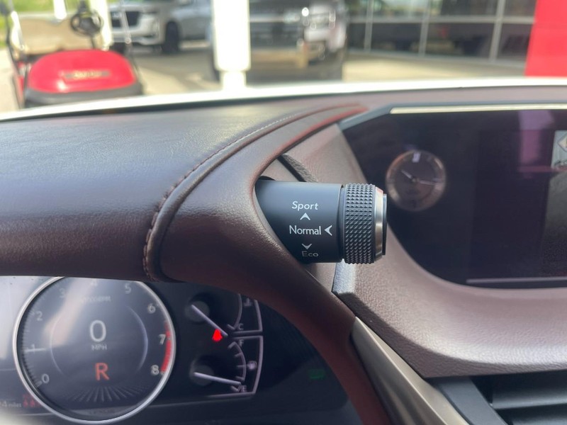 Lexus ES Vehicle Image 39