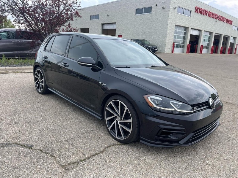 Volkswagen Golf R Vehicle Image 02