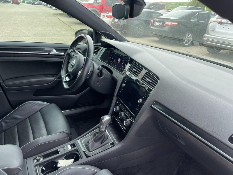 Volkswagen Golf R Vehicle Image 03
