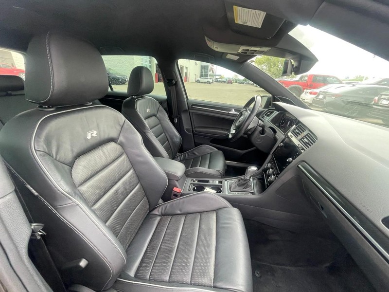 Volkswagen Golf R Vehicle Image 04