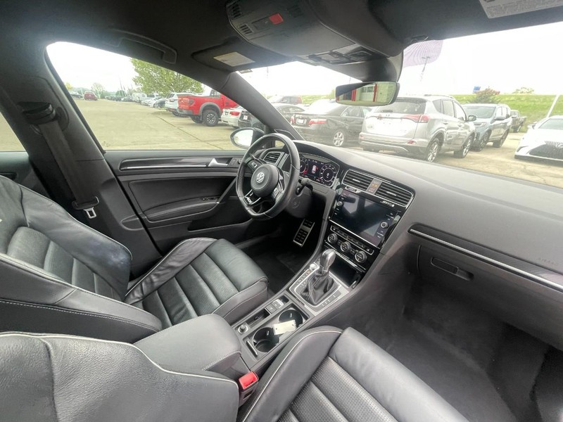 Volkswagen Golf R Vehicle Image 05