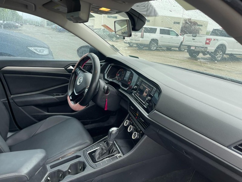 Volkswagen Jetta Vehicle Image 02