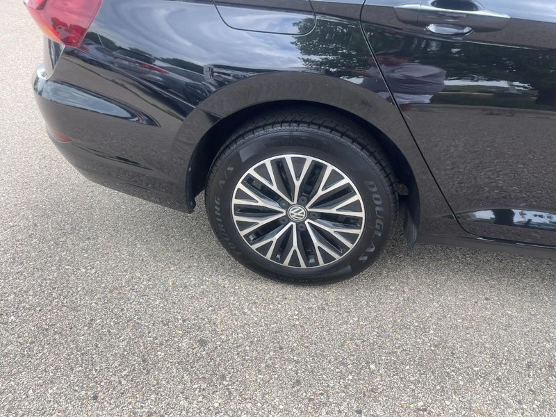 Volkswagen Jetta Vehicle Image 08