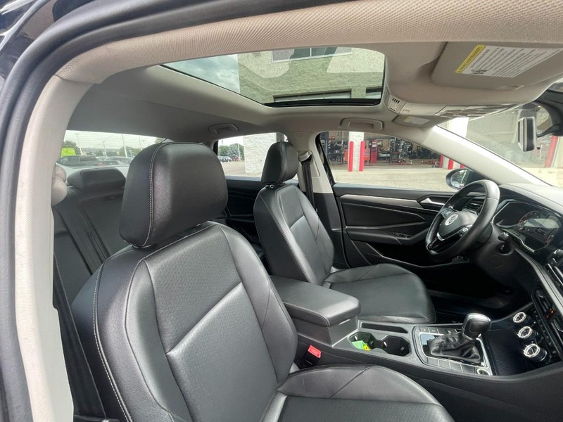 Volkswagen Jetta Vehicle Image 10