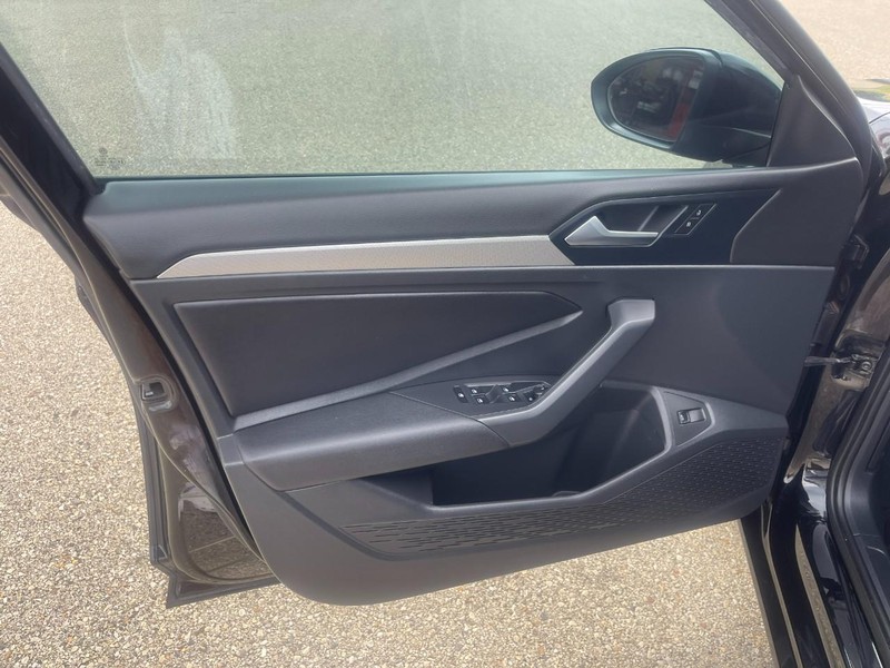 Volkswagen Jetta Vehicle Image 20