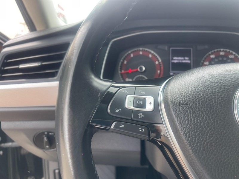 Volkswagen Jetta Vehicle Image 24