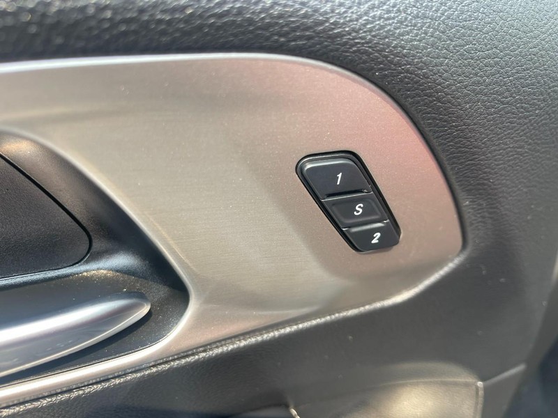 Chrysler Pacifica Vehicle Image 27
