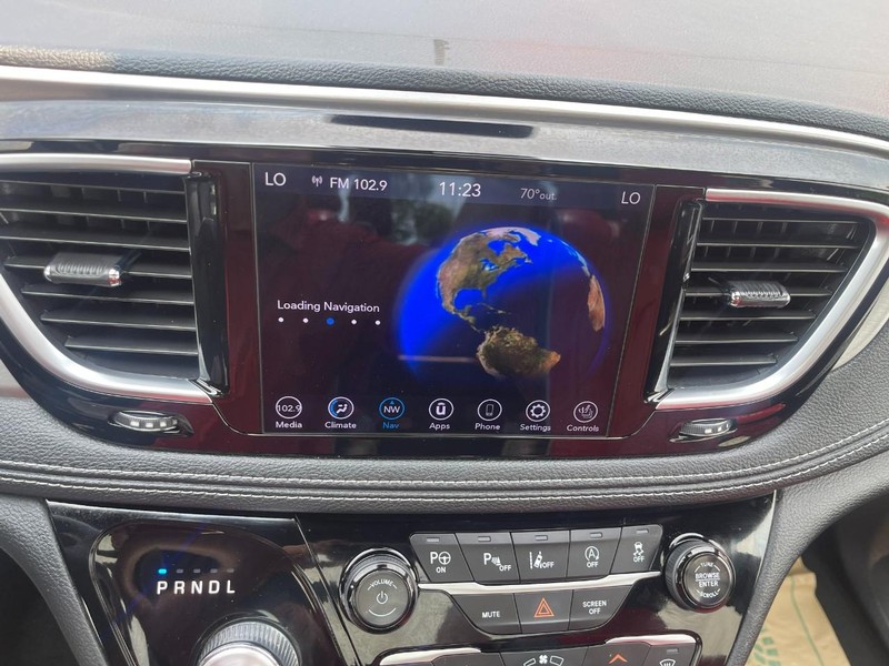 Chrysler Pacifica Vehicle Image 31