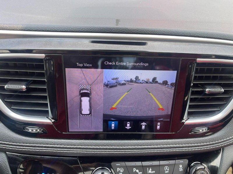 Chrysler Pacifica Vehicle Image 32