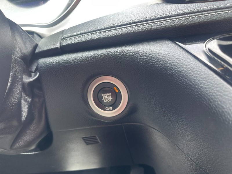 Chrysler Pacifica Vehicle Image 33