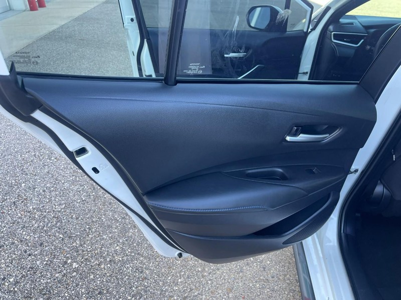 Toyota Corolla Vehicle Image 16
