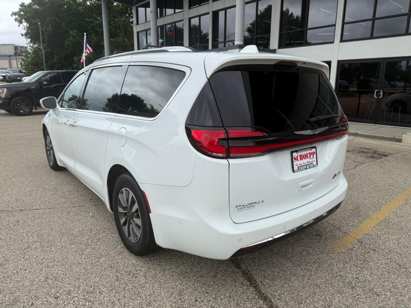 Chrysler Pacifica Vehicle Image 07