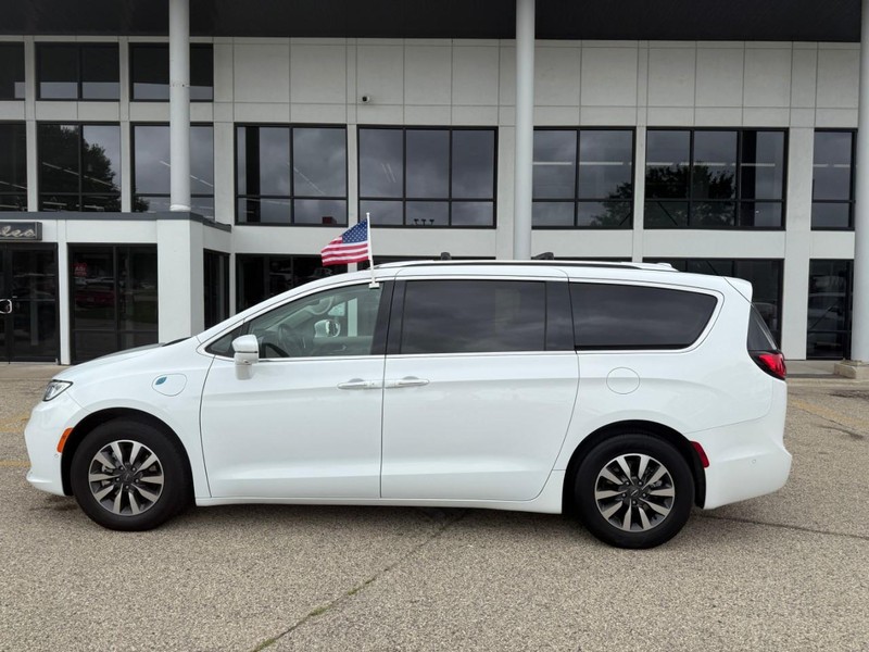 Chrysler Pacifica Vehicle Image 08