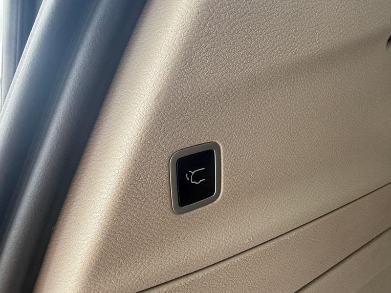 Chrysler Pacifica Vehicle Image 18