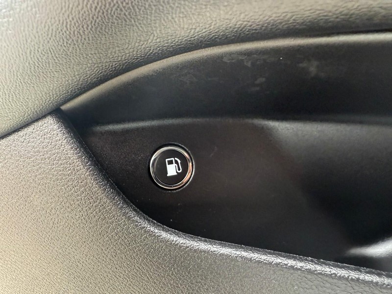 Chrysler Pacifica Vehicle Image 24