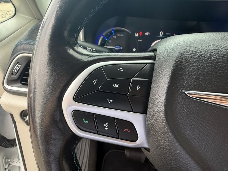 Chrysler Pacifica Vehicle Image 27