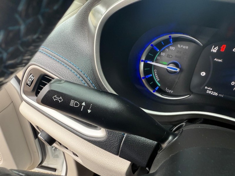 Chrysler Pacifica Vehicle Image 28