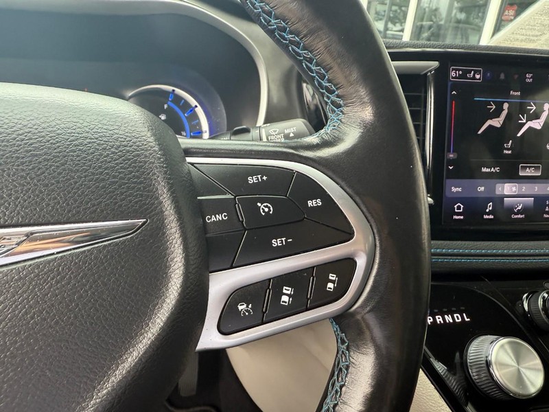 Chrysler Pacifica Vehicle Image 30