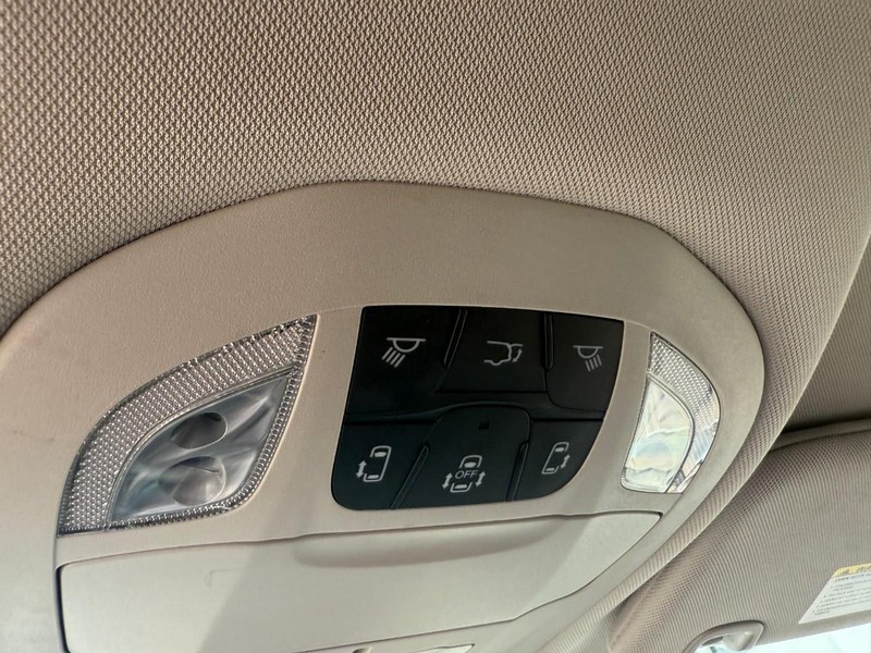 Chrysler Pacifica Vehicle Image 37