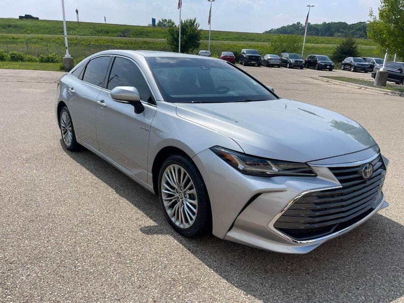 Toyota Avalon Hybrid Vehicle Image 02