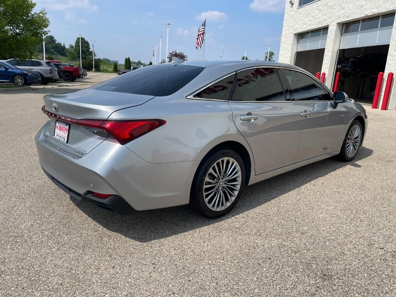 Toyota Avalon Hybrid Vehicle Image 03