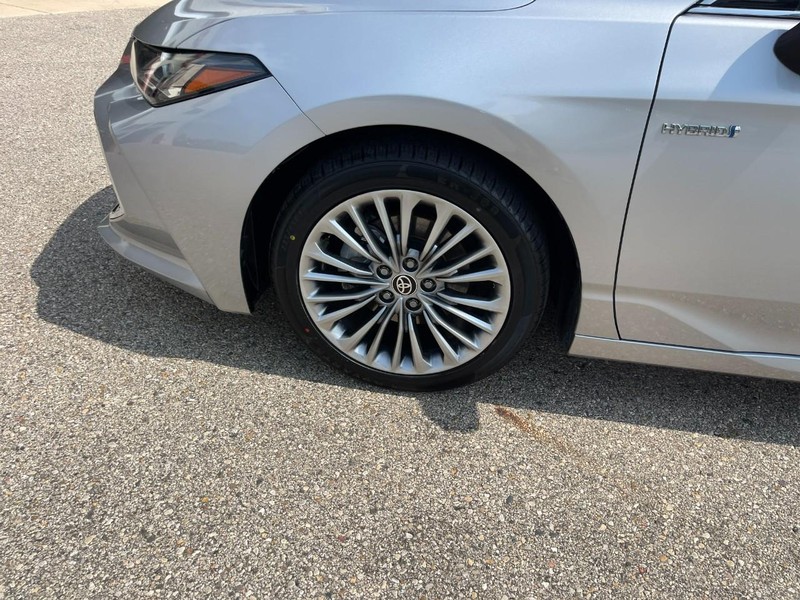 Toyota Avalon Hybrid Vehicle Image 06