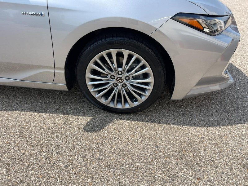 Toyota Avalon Hybrid Vehicle Image 07