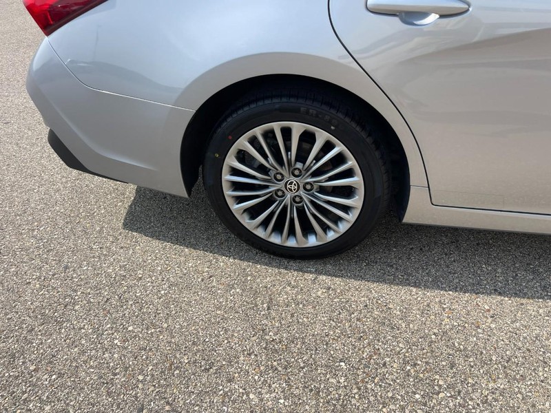 Toyota Avalon Hybrid Vehicle Image 08