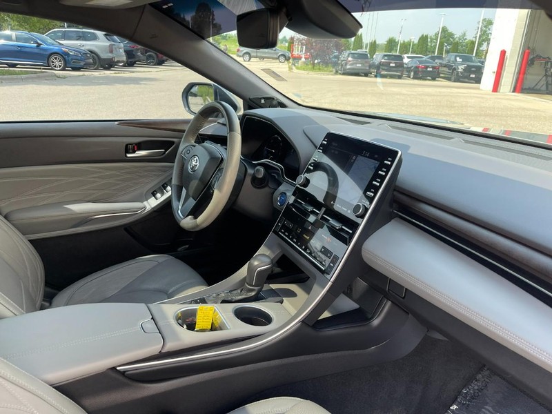 Toyota Avalon Hybrid Vehicle Image 09