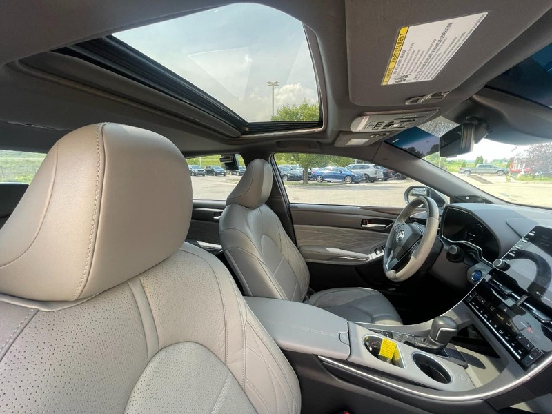 Toyota Avalon Hybrid Vehicle Image 10
