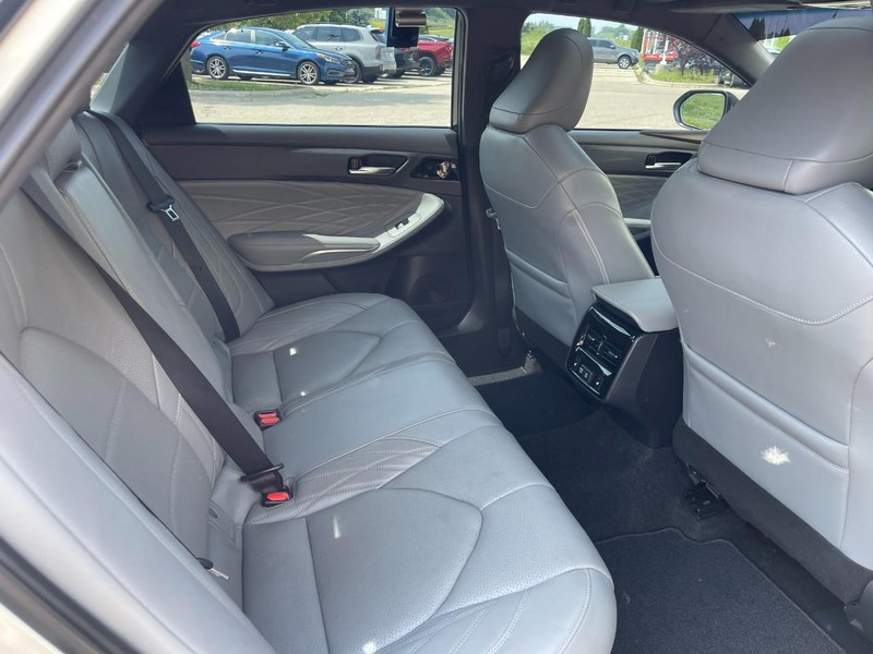 Toyota Avalon Hybrid Vehicle Image 14