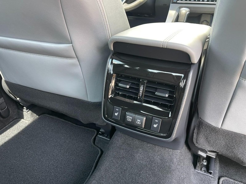 Toyota Avalon Hybrid Vehicle Image 15